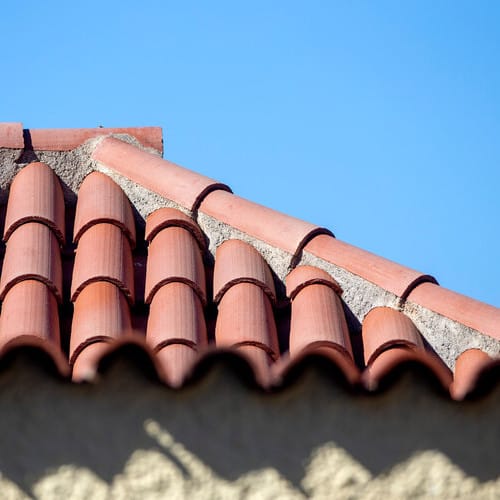 Detail of a roof made with tiles 